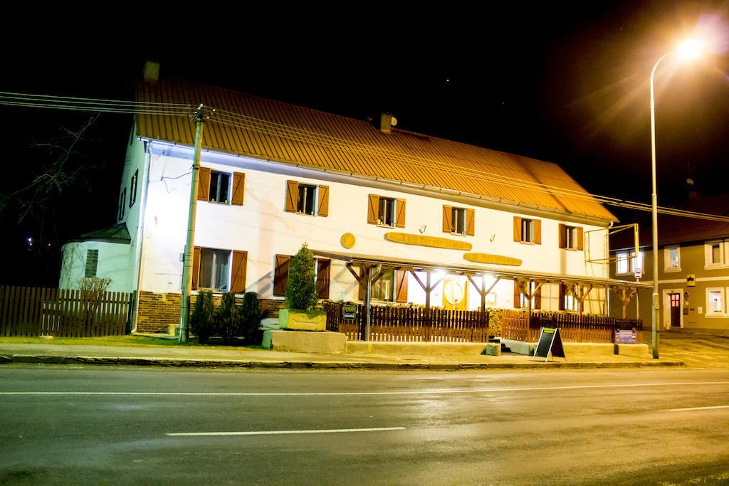 Pomezi nad Ohri Pension U Pristavu מראה חיצוני תמונה