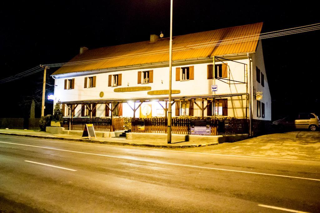 Pomezi nad Ohri Pension U Pristavu מראה חיצוני תמונה